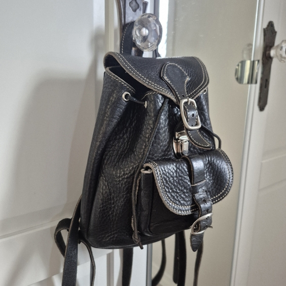 ROOTS Vintage Black MINI Leather Backpack - Picture 11 of 12